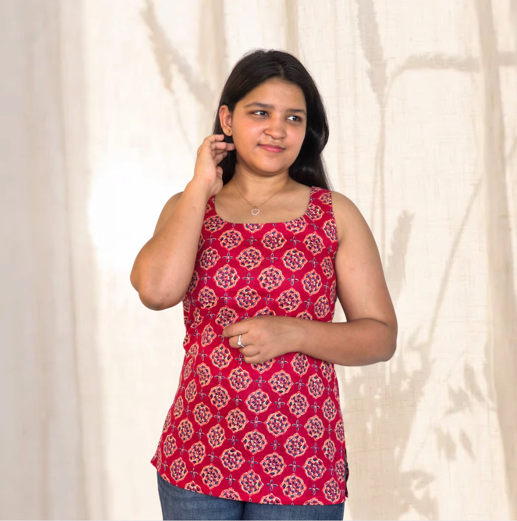 Rani Riwaaz Sleeveless Kurti